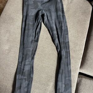 Lululemon align black camo size 4
